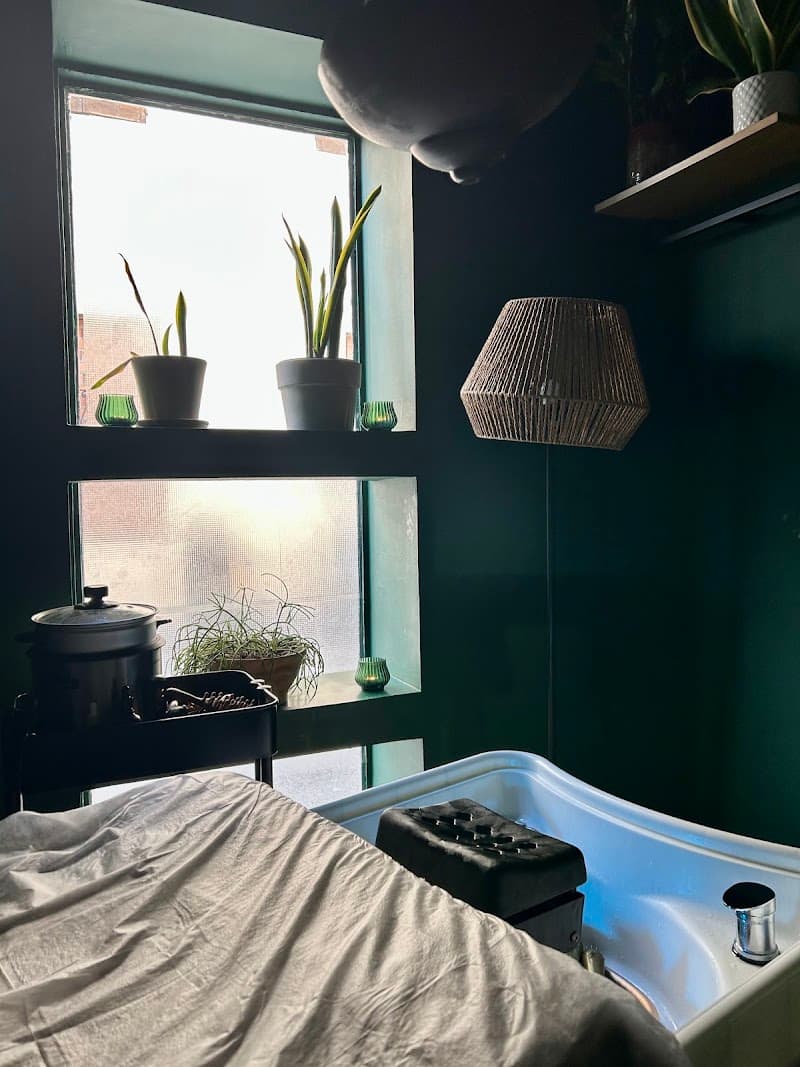 Cabina con lavacabezas de Brush Bellesa i Benestar
