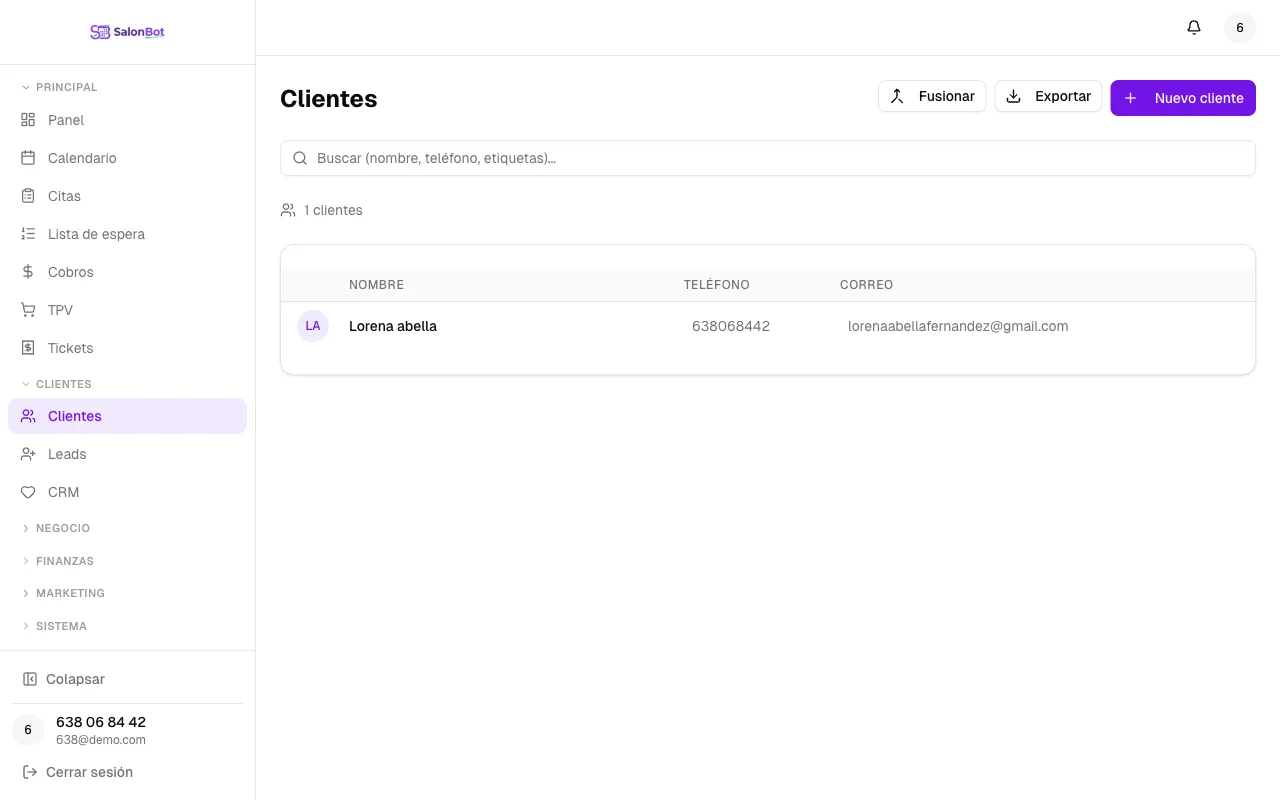 Ficha de cliente con historial completo de visitas y fórmulas